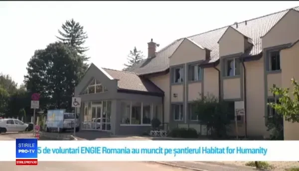 (P) Angajaţii ENGIE România au ajutat pe şantierul Habitat for Humanity din Braşov
