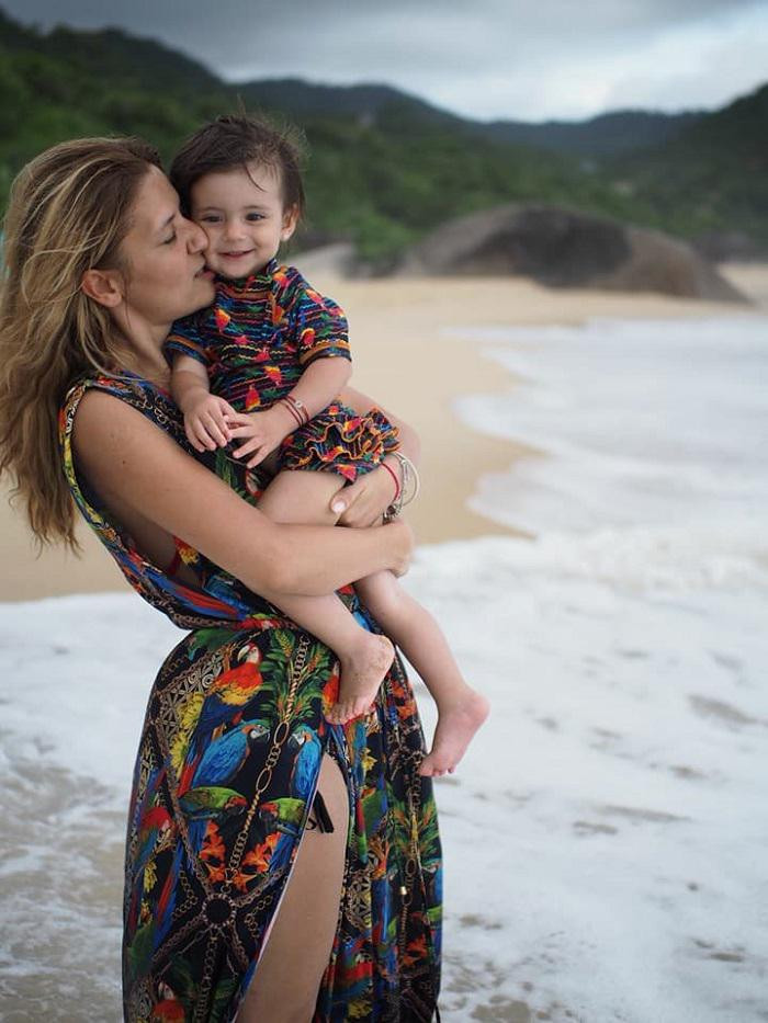 Amalia Enache: “Mi-a fost furat aparatul foto, de la gât, în timpul unei transmisiuni”