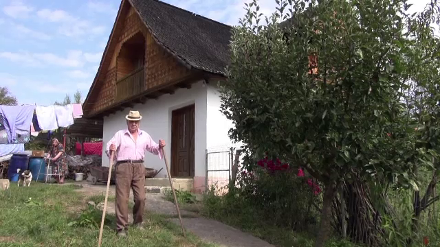 Bătrâni sunaţi de un "nepot", care avea nevoie de 6.000 de lei. Ce au făcut când i-a ameninţat că se sinucide