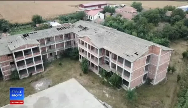 Milioane irosite pe şantierele abandonate ale campusurilor școlare. Între timp, elevii fac naveta