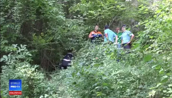 O femeie a căzut de la 100 de metri şi a murit, în drum spre mănăstire
