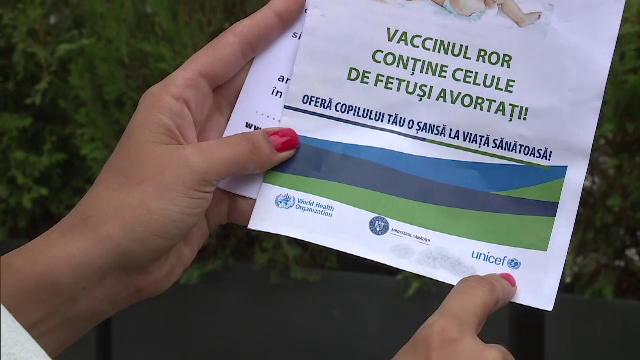 Mai multe orașe, împânzite cu pliante antivaccinare cu sigla falsă a Ministerului Sănătății