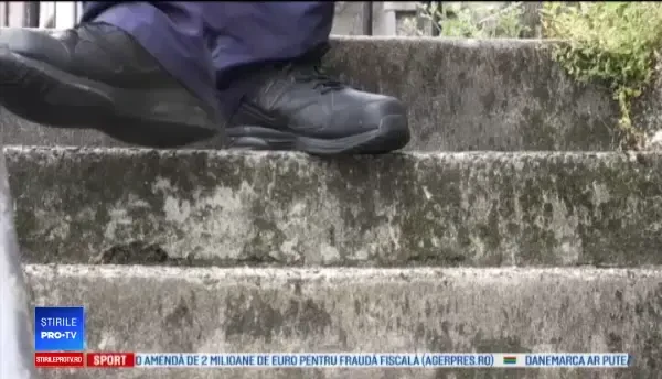 Povestea bărbatului cu picioare foarte mari. Din acest motiv este șomer și nu se poate însura