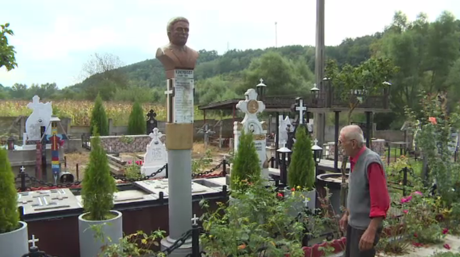 Locul de veci neobișnuit pe care și l-a pregătit un bătrân din Gorj. ”Vin și fotografiază”