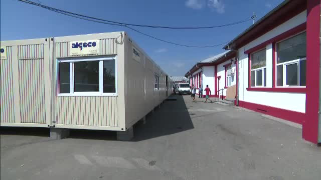 Copiii de lângă Bucureşti care încep şcoala într-un container de şantier, fără aviz ISU