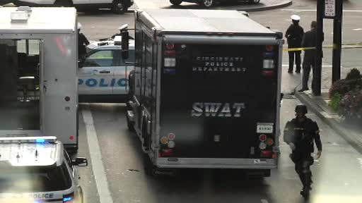 Atac sângeros asupra unei bănci din SUA. 4 oameni, ucişi în schimbul de focuri