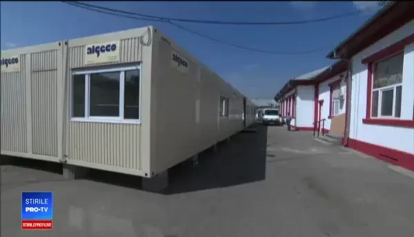 Copiii de lângă Bucureşti care încep şcoala într-un container de şantier, fără aviz ISU
