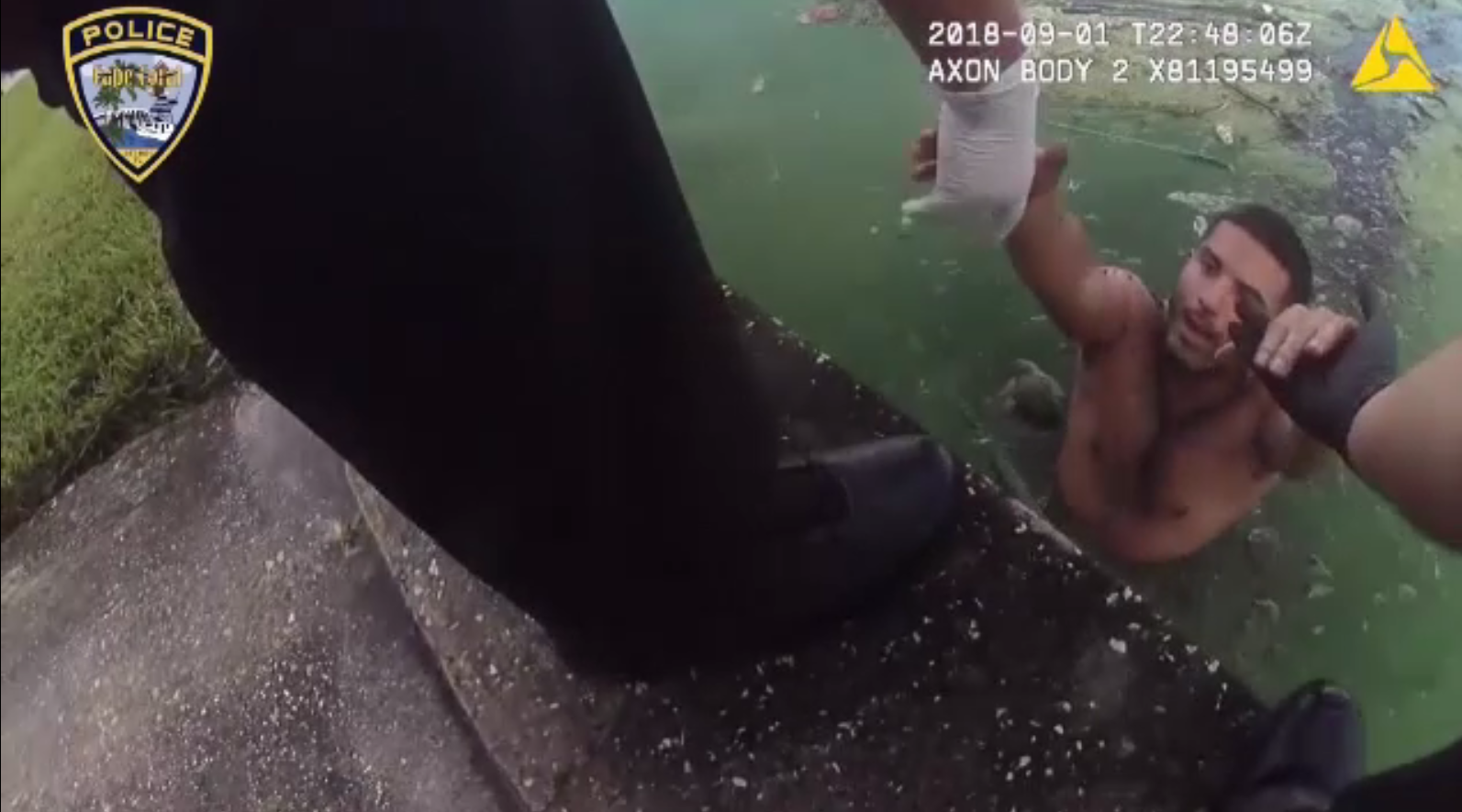 A vrut să scape de polițiști, dar a sfârșit prin a le cere ajutorul. Pățania unui șofer oprit în trafic