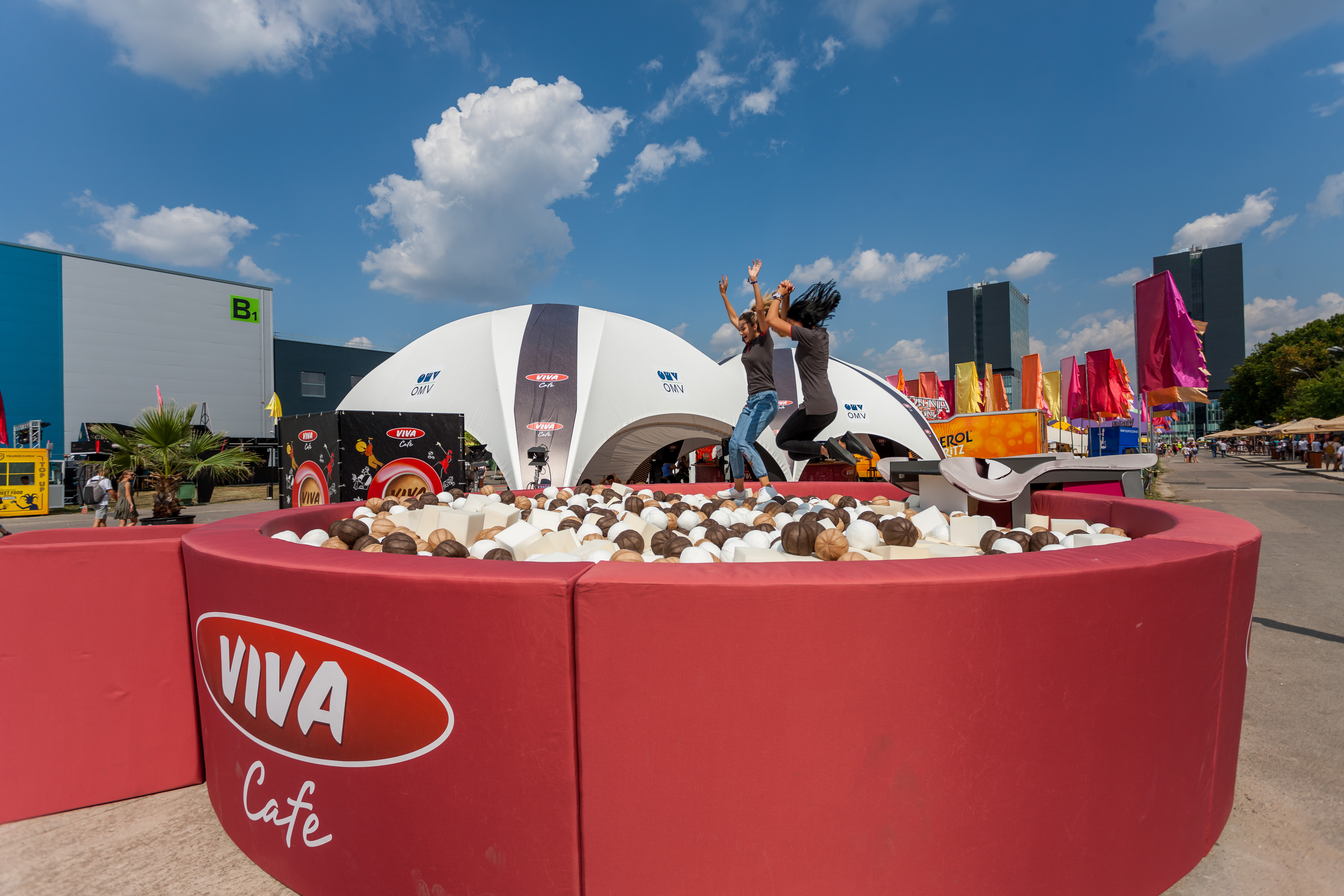 (P) VIVA Cafe te așteaptă la Bucharest Street Food Carnival să-ți iei ceașca de energie