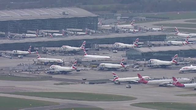 Datele a sute de mii de oameni, furate, după ce au cumpărat bilete de avion online