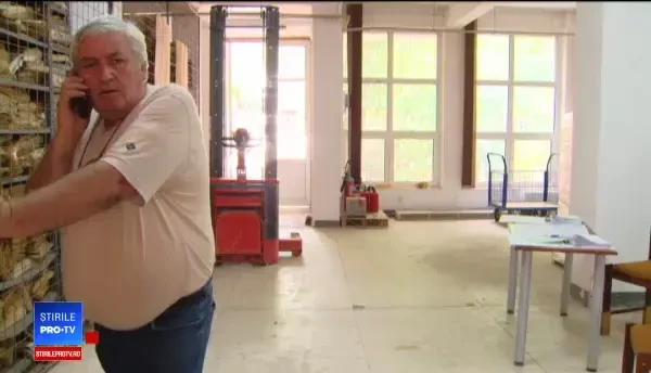 În școli nu au ajuns încă abecedarele. Manuale de geografie, transformate în hârtie igienică