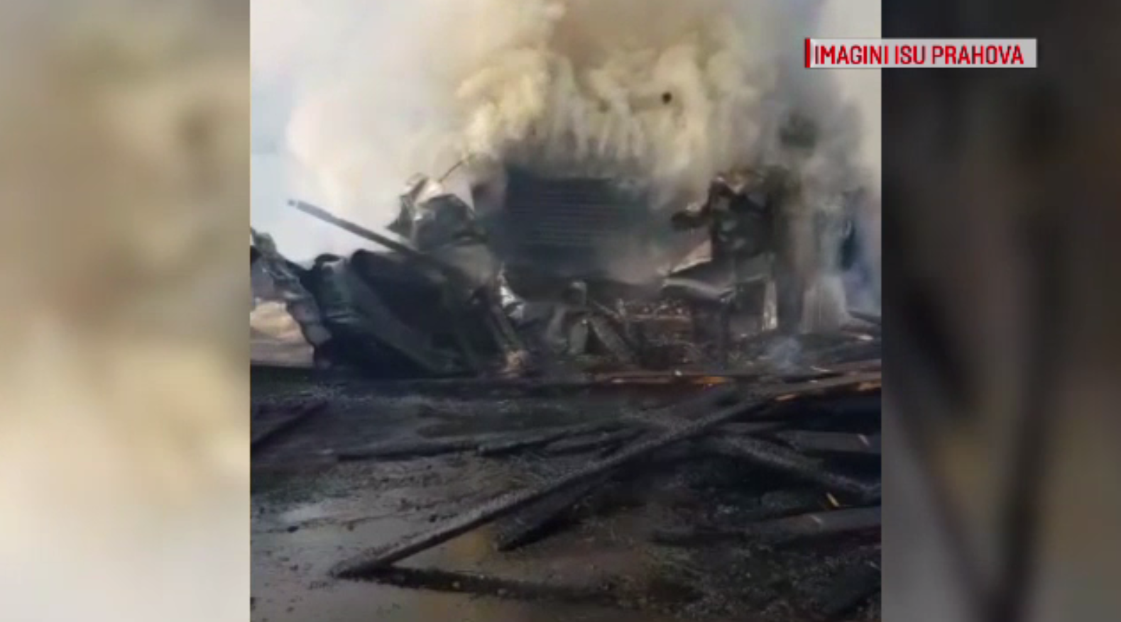 Incendiu puternic la un depozit de cherestea. Pagubele sunt însemnate