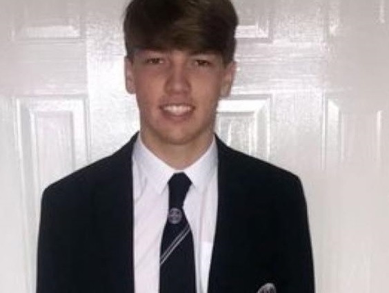 Gestul emoționant al unui băiat de 15 ani, după ce a văzut un copil plângând în autobuz