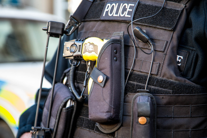 Şofer român arestat în Anglia. Se pregătea să preia 400 kg de droguri, ascunse printre roşii şi ceapă