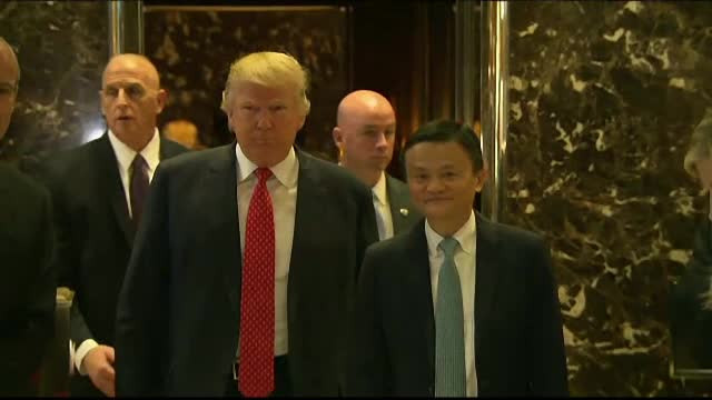 Unul dintre cei mai bogaţi oameni din lume se retrage din afaceri şi îşi donează averea