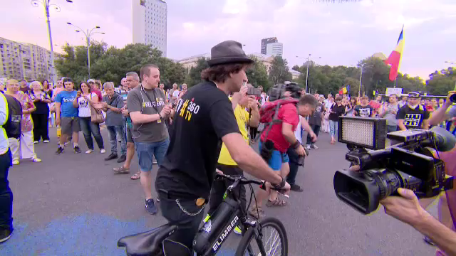 Pianist in Piata Victoriei