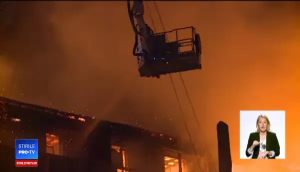 Incendiu în Capitală: un bloc cu 50 de apartamente a ars. Cel puțin nouă persoane au avut nevoie de îngrijiri medicale
