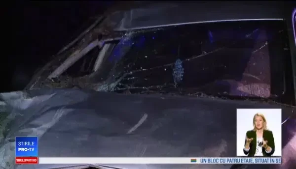 Un motociclist și prietena lui, spulberați de o mașină în Buzău. Femeia a murit