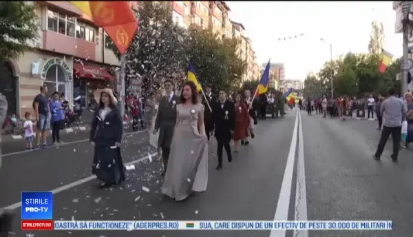 Paradă în Vechea Cetate de Scaun a Ţării Româneşti. Reacția unui turist irlandez