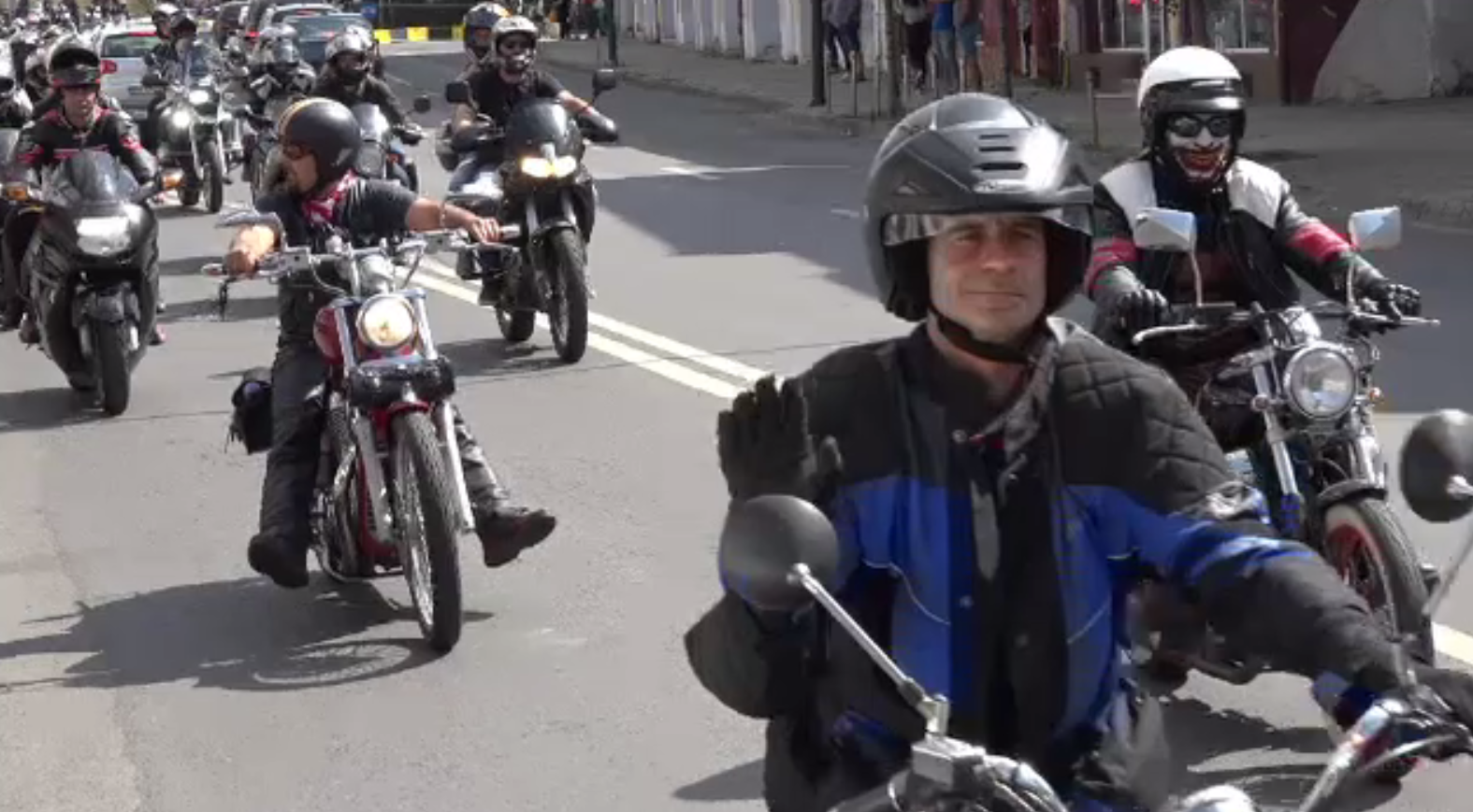 Paradă impresionantă de motocicliști pe străzile din Târgu Mureș. Mesajul transmis politicienilor