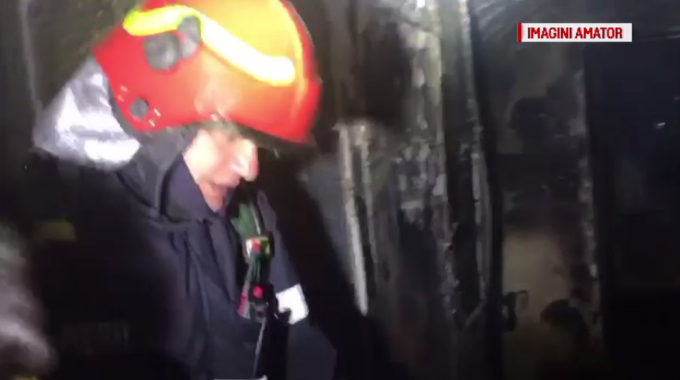 Primele imagini din interiorul blocului din Capitală distrus de incendiu. 54 de familii au rămas fără locuință