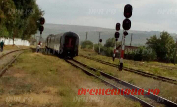 Un tren nu a reuşit să oprească în gara Bârlad. Explicaţia CFR