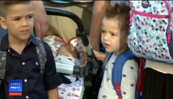 Emoţii, lacrimi şi entuziasm, în prima zi de şcoală. Cum au trăit cei mici despărţirea de părinţi