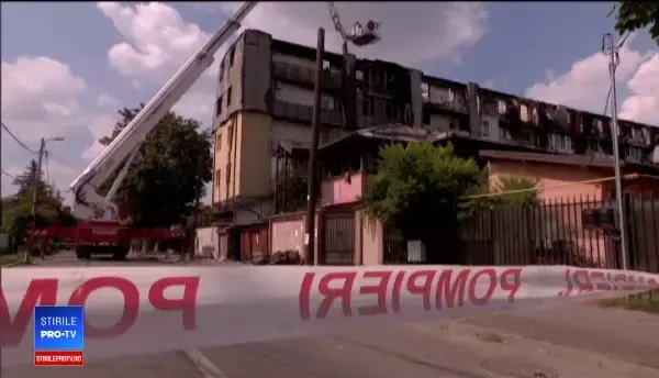 Blocul distrus de incendiu. Deși s-a cerut demolarea lui, nimeni nu a facut nimic. Am crezut că am câștigat la loto