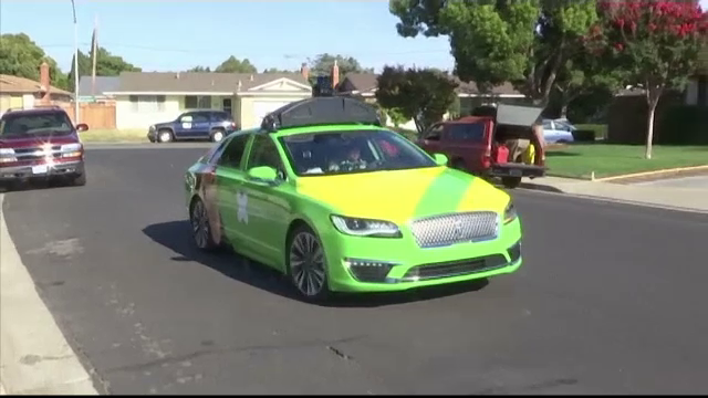 Cumpărături aduse acasă de mașini fără șoferi. Meseria de curier ar putea să dispară