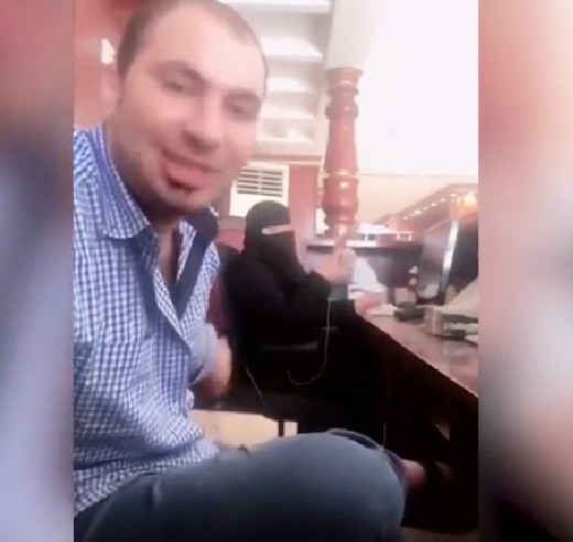 Un bărbat a fost arestat în Arabia Saudită după ce a luat micul dejun cu o femeie. VIDEO