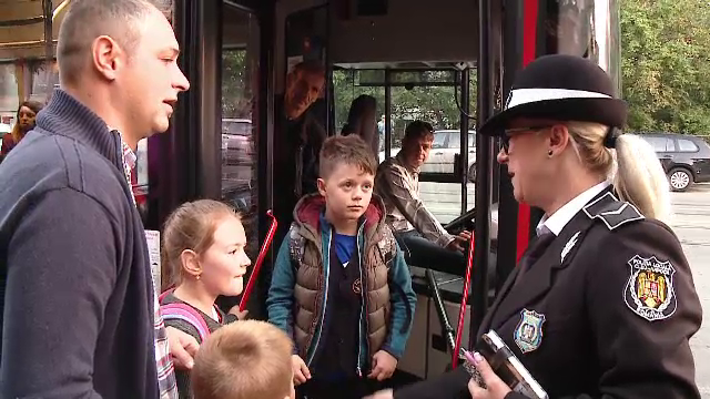 Primul oraș din România care a pus în circulație autobuze școlare