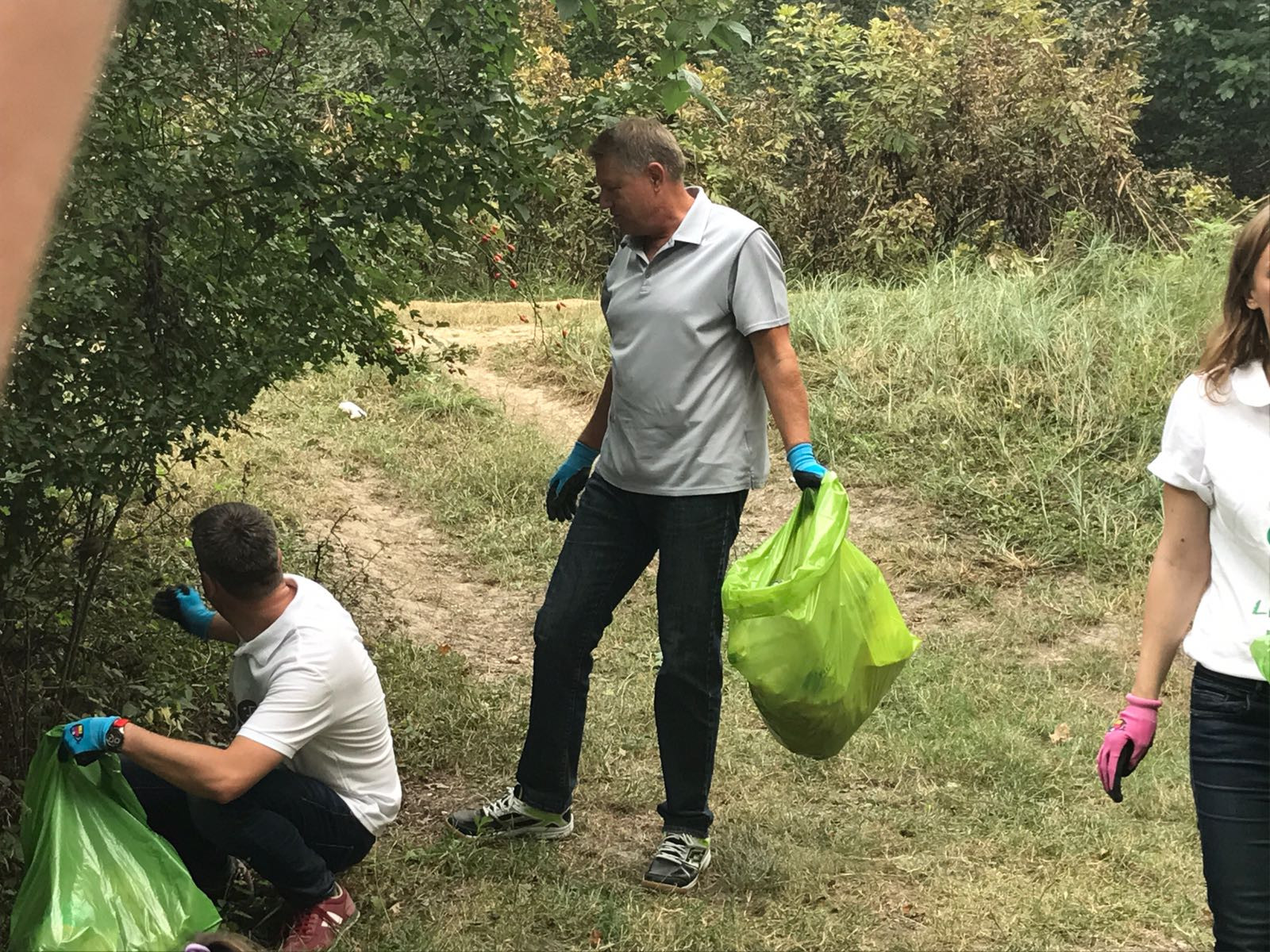 Klaus Iohannis, Let`s Do It, Romania!