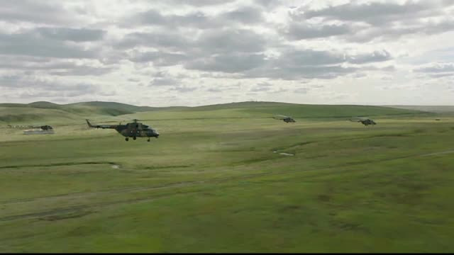 China a trimis militari, blindate și avioane la exercițiile militare ale Rusiei