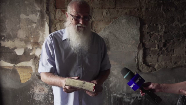 Casă parohială distrusă complet de un incendiu. Spre uimirea tuturor, o evanghelie nu a fost atinsă de foc