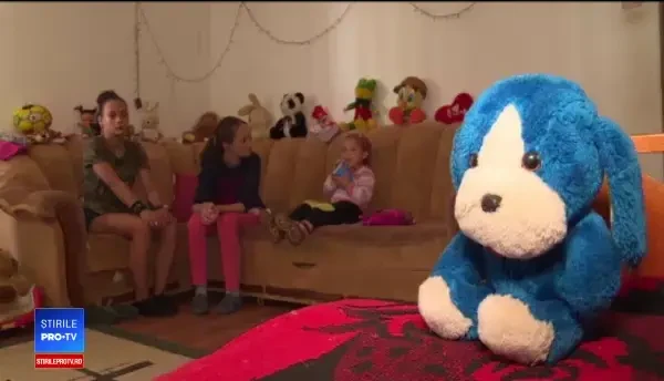 O mamă din Bistriţa, care-şi creşte singura cei 4 copii, risca să fie dată afară din locuinţa socială. Are nevoie de ajutor