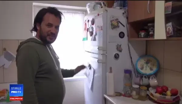 Dulciuri și chipsuri în cioșcurile de lângă școli, deși e interzis. Nu vrea sandviș că o fac de ruşine