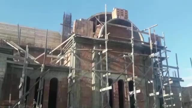 Un bărbat a căzut de pe schelă, în timpul renovării unei biserici din Constanţa