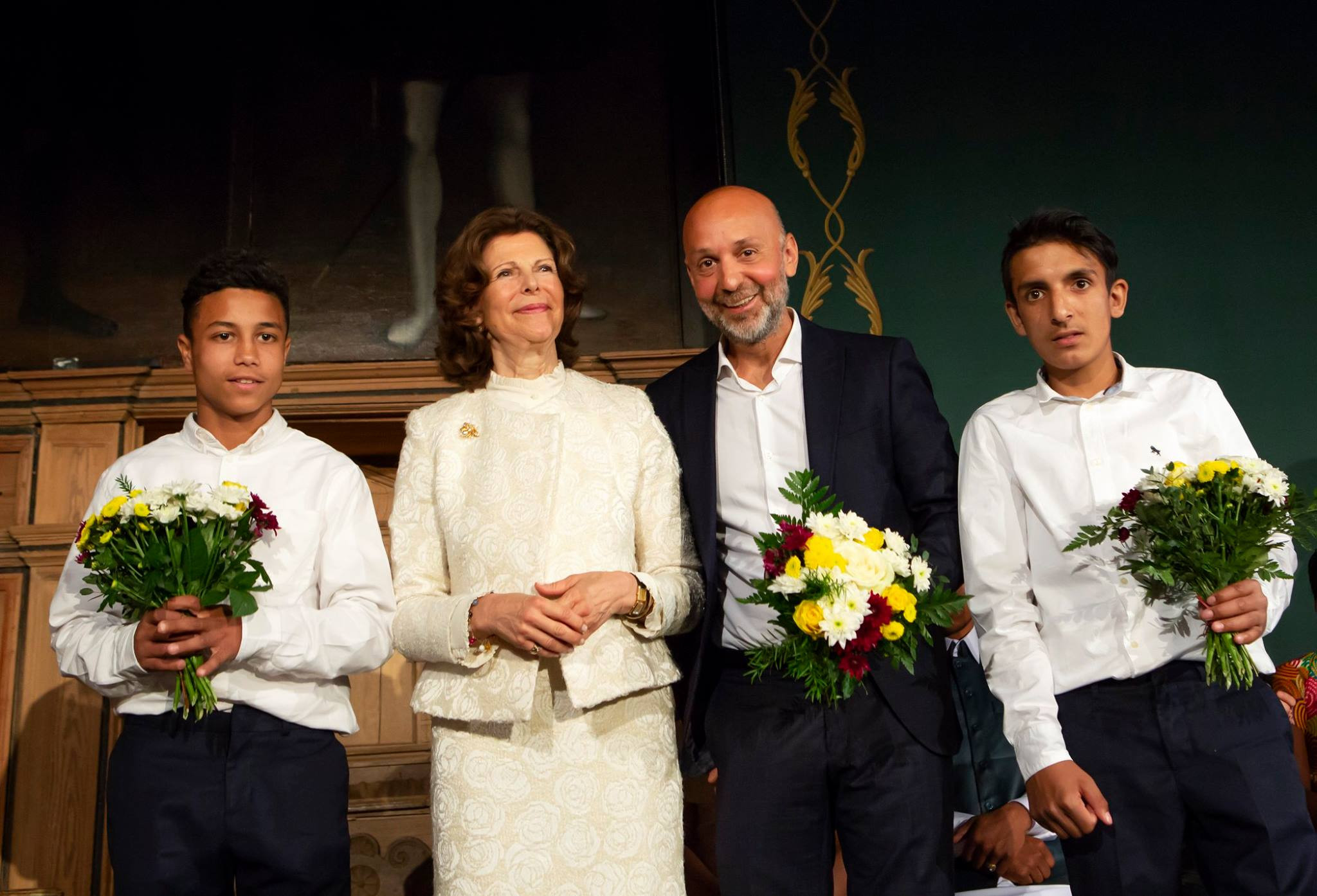 Rică, minorul agresat de un polițist într-un parc din București, a fost primit de regina Suediei