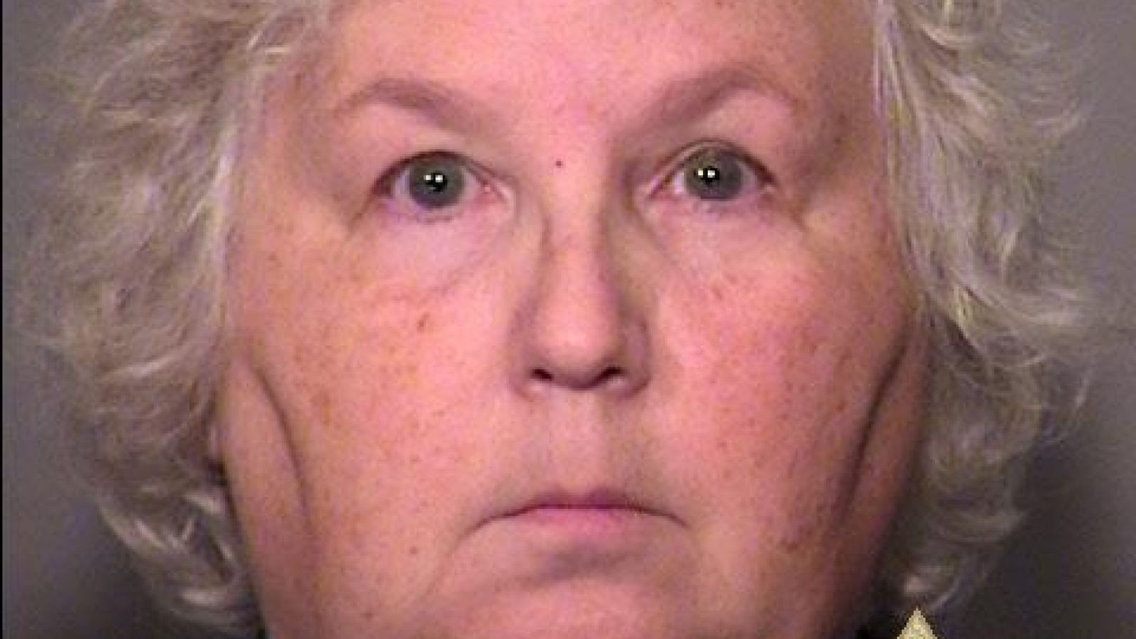 Scriitoare, autoare a unui eseu ”Cum să-ți omori soțul”, acuzată de uciderea soțului ei