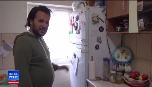 Dulciuri și chipsuri în chioșcurile de lângă școli, deși e interzis. ”Nu vrea sandviș că o fac de ruşine”