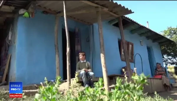 Șase copii din Vaslui, crescuți într-o sărăcie cruntă doar de tată. Preotul din sat vrea să le construiască o casă