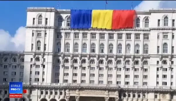 Trafic dat peste cap în Capitală de Ziua Pompierilor. Mesajul unui pieton pentru un șofer care a blocat trotuarul