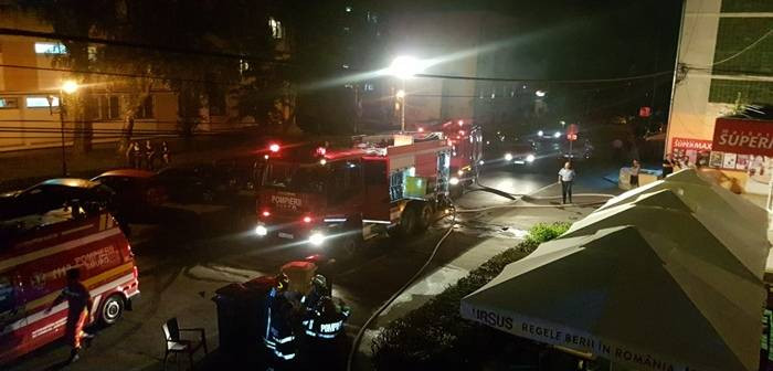 Incendiu puternic într-un bloc cu 9 etaje din Petrila. Zeci de oameni evacuați, 6 persoane la spital