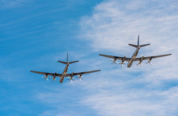 Bombardiere ruseşti, interceptate în apropierea coastelor americane