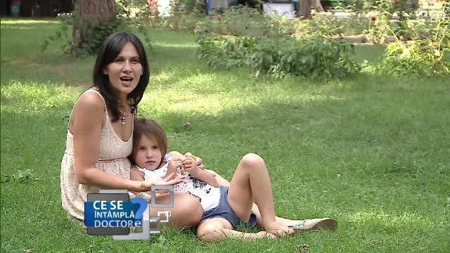 Timpul petrecut departe de copil nu poate fi compensat cu niciun cadou. Sfatul psihologului