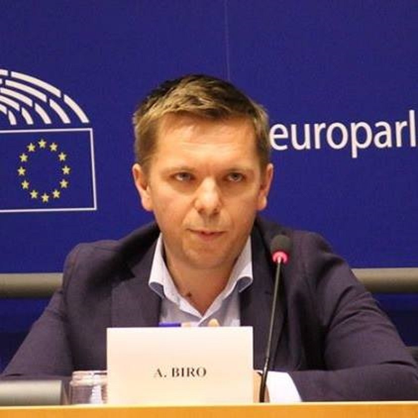 Jurnalist român, reţinut în Bulgaria în timpul unei anchete despre frauda cu fonduri UE