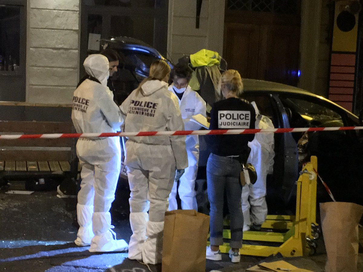 Alertă în Franța. Un șofer a încercat să intre cu mașina într-o mulțime. Bilanțul victimelor