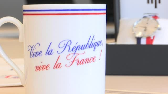 Administrația prezidențială a Franței vinde suveniruri online, sub marca "Elysee"