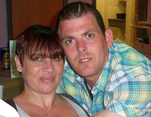 Și-a găsit soțul în pat cu o altă femeie la câteva săptămâni după nuntă. Amanta, o rudă de-a ei