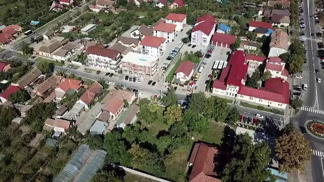 Chinurile românilor din zone imobiliare tentante. O femeie din Brașov și-a scandalizat vecinii